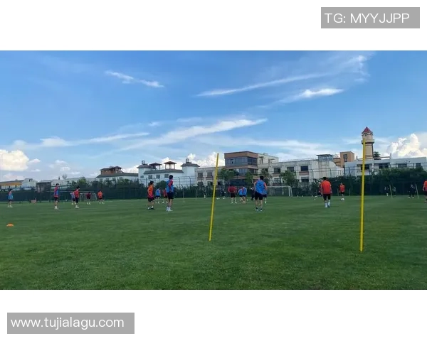 乌德青年迎战W斯球队全力争胜展现青春风采与竞技精神